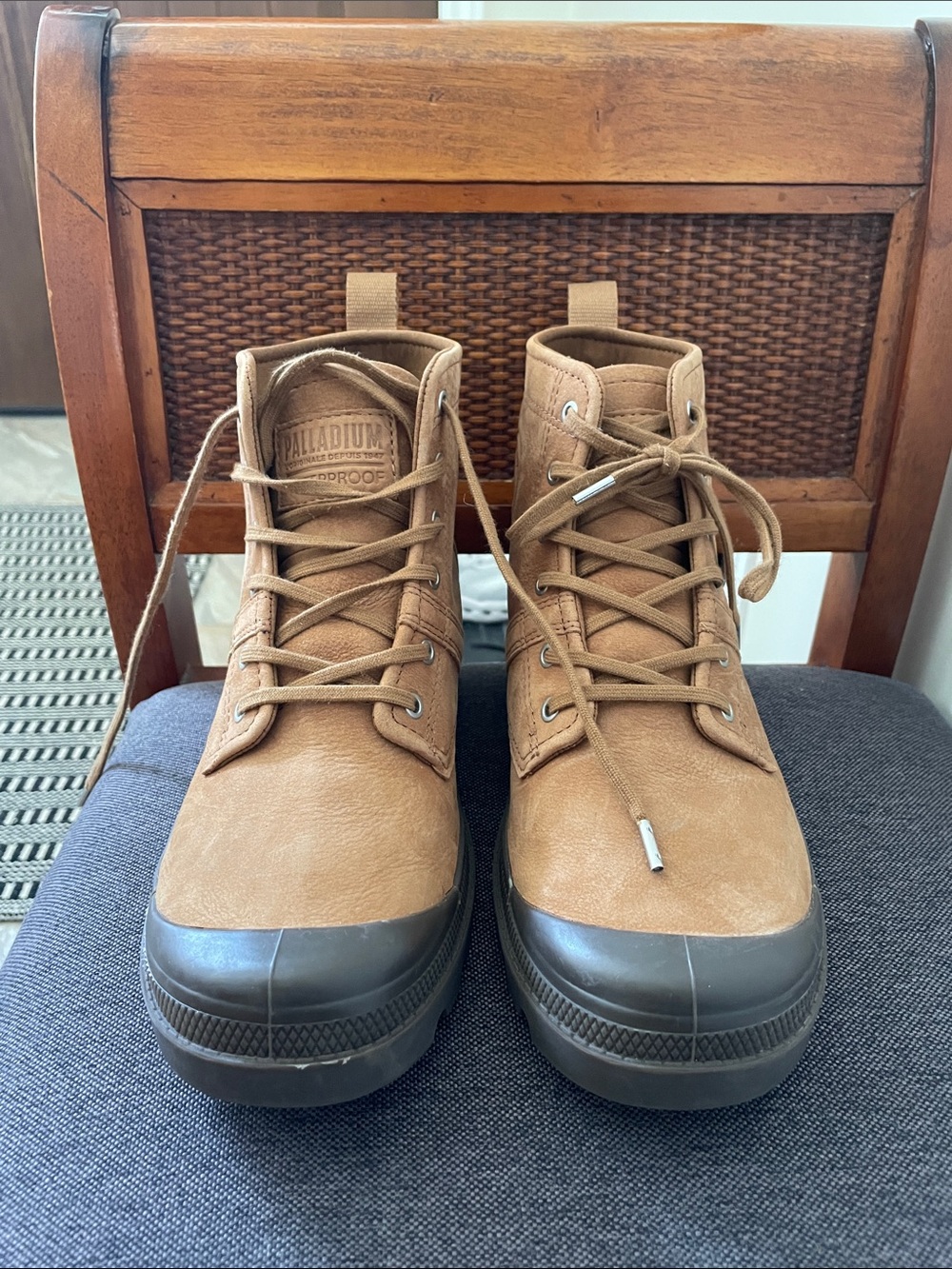 Palladium Women’s 9/Men’s 7.5 (EUR40.5) Tan Leather Ankle Boots/Rubber Toe